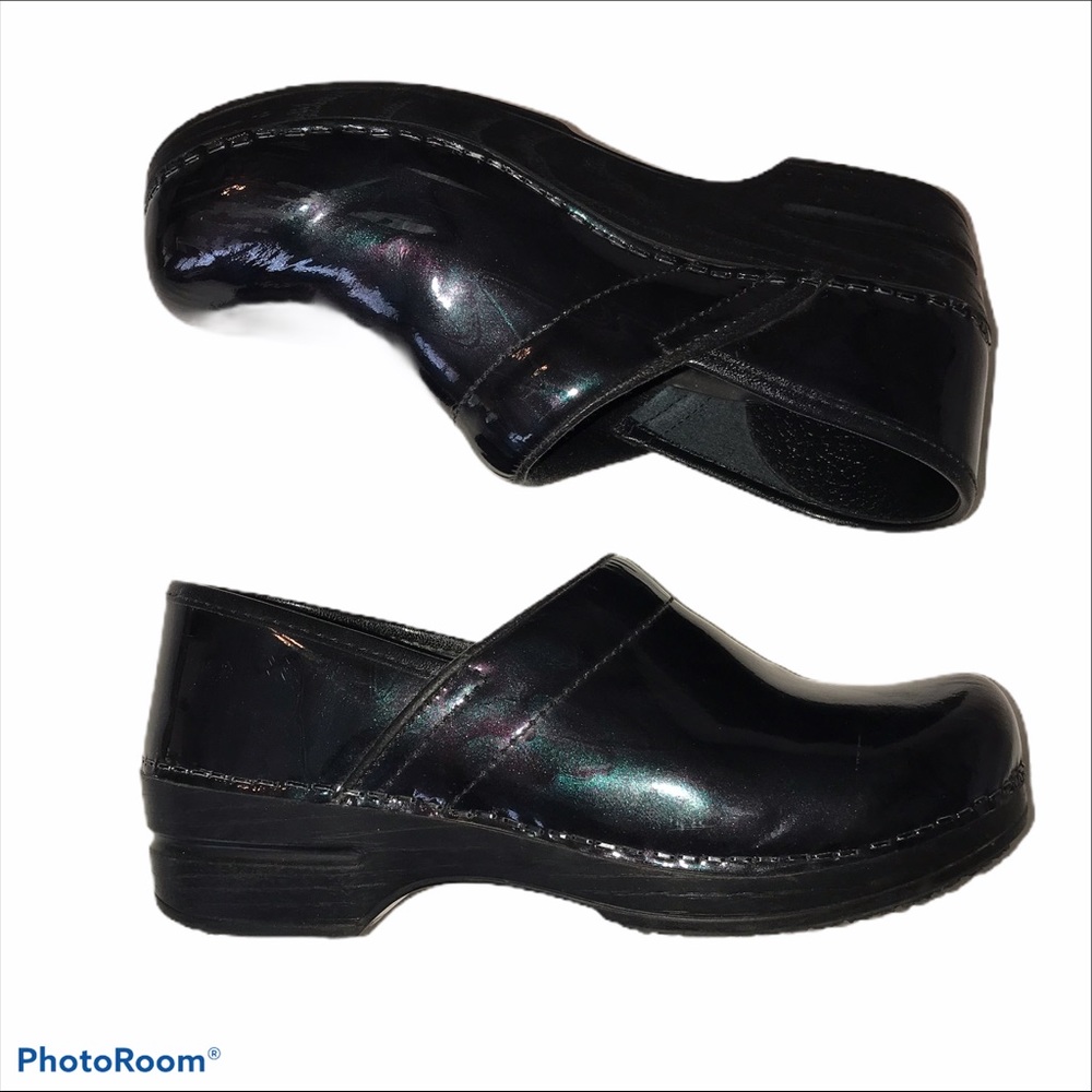 ❌❌SOLD❌❌ Sanita Acasia clogs - Picture 3 of 6